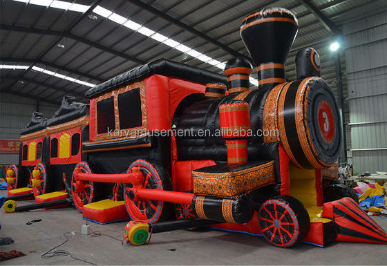 Commerciële opblaasbare trein obstakelbaan Combo Bounce House voor outdoor kids games