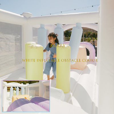 Kinderfeest opblaasbare hindernisbaan met baby uitsmijter in levendige kleuren