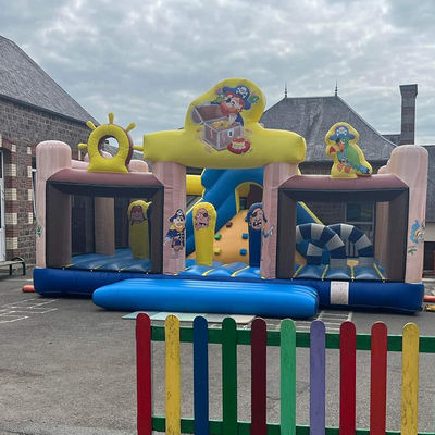 Aanpasbare Piraten Treasure Hunt-thema opblaasbare hindernisbaan met klimboom