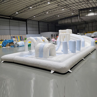 Witte PVC Unisex Buitenhindernisbaan Opblaasbare zachte speelapparatuur Kinderspeelplaats Glijbaan Wateropblaasbaar met zwembad