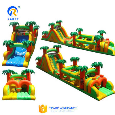 Kenmerken PORTABLE Zwarte en grijze opblaasbare hindernisbaan met blazer 18x3.5m aangepast