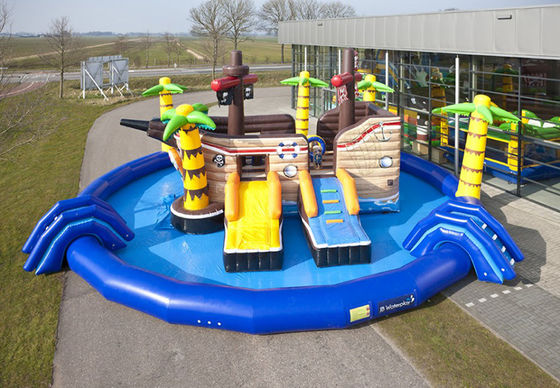 Opblaasbare glijbanen voor waterparken voor kinderfeesten Duurzame combinatie glijbaan en zwembad