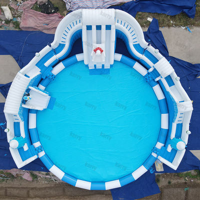 Maximale capaciteit 100-500 kg Groot sneeuwkoninkrijk opblaasbaar waterpark met zwembad en glijbanen