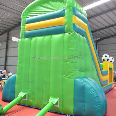 29ft PVC opblaasbare grote glijbaan met voetbalthema en CE/EN71/EN14960-certificaat