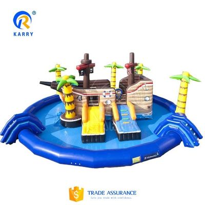 Spannend waterpark met grote opblaasbare dolfijnglijbaan en zwembad voor gekke haaien