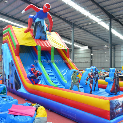 Opblaasbare Spiderman-slide Populaire waterglijbaan met twee banen voor grote speeltuinen