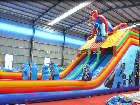 Opblaasbare Spiderman-slide Populaire waterglijbaan met twee banen voor grote speeltuinen
