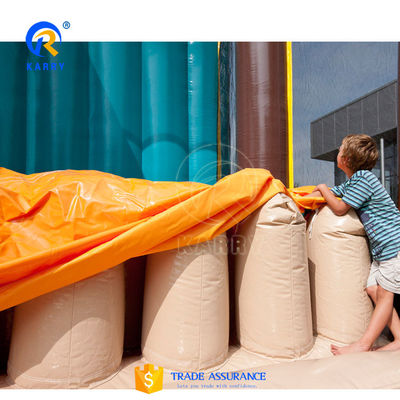 Lange Massive Games opblaasbare obstakelbaan voor volwassenen en kinderen in de jungle