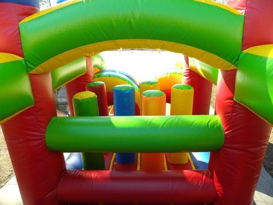 KR-OBS-904-2 Buiten speeltuin opblaasbare aanvalsbaan uitdaging met spannende regenboog