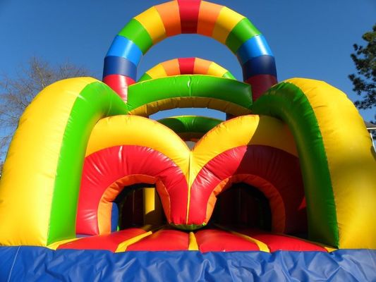 KR-OBS-904-2 Buiten speeltuin opblaasbare aanvalsbaan uitdaging met spannende regenboog