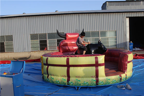 Draagbare opblaasbare mechanische rodeo stier voor pretpark Spanning en avontuur
