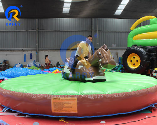 Commerciële Bouncy Mechanical Rodeo Bull Riding Machine Opblaasbare Stierrij voor volwassenen