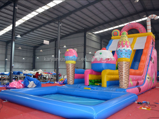 Commerciële partij Huur waterglijbaan met kinderbad in ijsroze