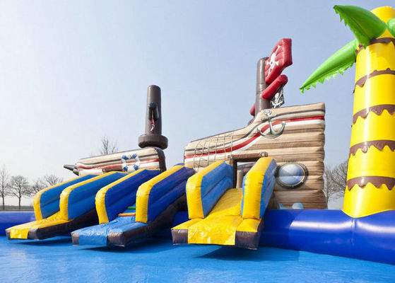 Gepersonaliseerde kleur water glijbaan opblaasbaar zwembad voor piratenschip opblaasbaar waterpark
