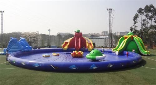 Ontwerp van duurzame opblaasbare waterslide en zwembad voor kinderentertainment