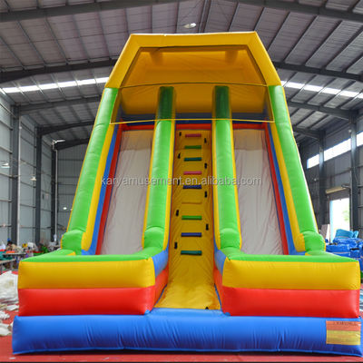Achtertuin opblaasbare waterslide 2 rijstroken en zwembaden Kinderen water speeltuin park Spelen glijbaan