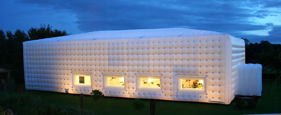 Buitenopblaasbare luchtdichte tent Grote ruimte tent voor vergaderingen op evenementen of tentoonstellingen
