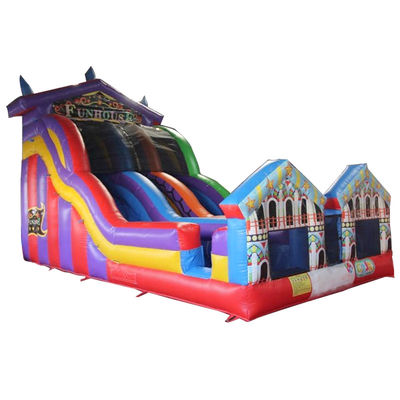 Vermaakpark Essentiële Grote PVC Rainbow Funhuose Opblaasbare natte en droge glijbaan