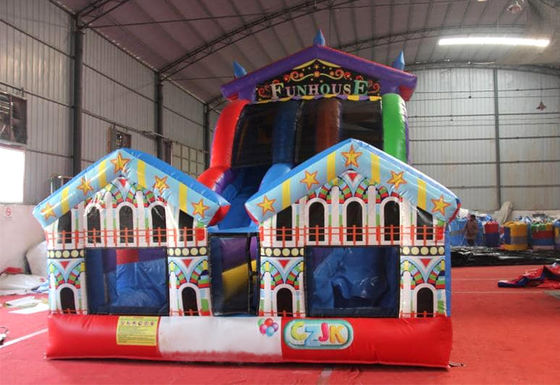 Vermaakpark Essentiële Grote PVC Rainbow Funhuose Opblaasbare natte en droge glijbaan