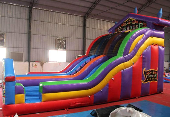Vermaakpark Essentiële Grote PVC Rainbow Funhuose Opblaasbare natte en droge glijbaan
