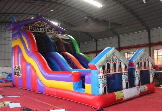 Vermaakpark Essentiële Grote PVC Rainbow Funhuose Opblaasbare natte en droge glijbaan