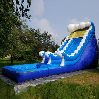 Blauwe waterglijbaan voor buitenspelen Grote glijbaan voor buitenspelen