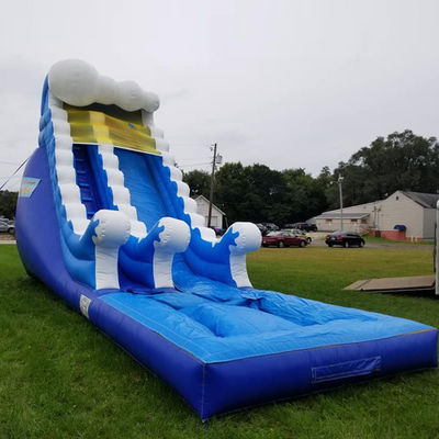 Blauwe waterglijbaan voor buitenspelen Grote glijbaan voor buitenspelen