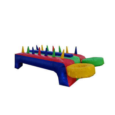 Kleurrijke opblaasbare tafel luchtbal voor interactieve warme aardappel spel bij feestverhuur