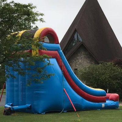 Commerciële gelegenheid Blauw en geel Jumper opblaasbare waterslide met splashpool