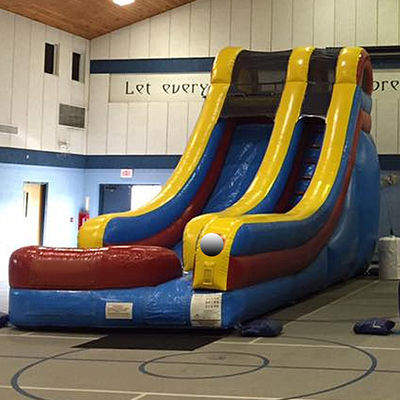 Commerciële gelegenheid Blauw en geel Jumper opblaasbare waterslide met splashpool