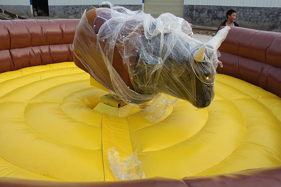 Op maat gemaakte PVC-materiaal opblaasbare mechanische rodeo stierenrij spel voor de concurrentie