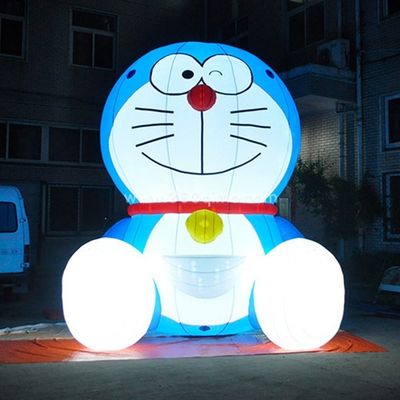 Gepersonaliseerde kleurrijke opblaasbare Doraemon met luchtblazer en accessoires