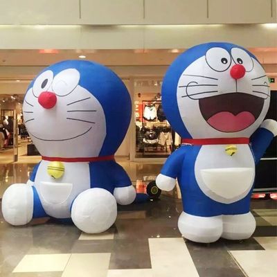 Gepersonaliseerde kleurrijke opblaasbare Doraemon met luchtblazer en accessoires