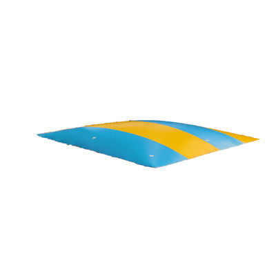 Commerciële PVC opblaasbare springwolk kleurrijke springkussens voor kinderen en volwassenen