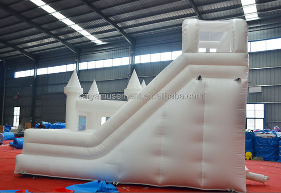 Gepersonaliseerd logo Acceptabel binnenshuis springkasteel voor kinderen PVC wit opblaasbaar kasteel