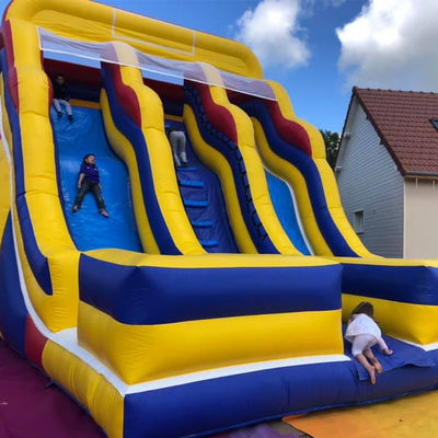 Zee/lucht/expressvervoer PVC gele waterglijbaan opblaasbaar met 2 glijbanen en 2 zwembaden