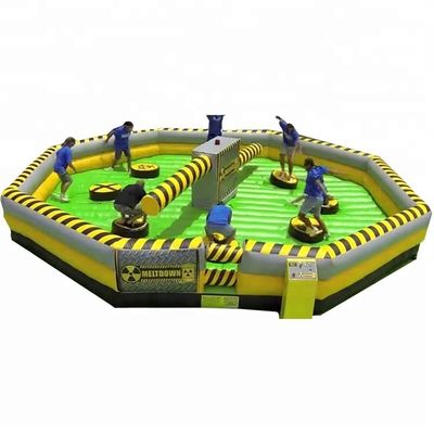 Features PORTABLE Meltdown opblaasbare uitdaging Sport spel voor volwassenen PVC springen Plezier
