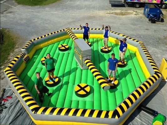 Features PORTABLE Meltdown opblaasbare uitdaging Sport spel voor volwassenen PVC springen Plezier