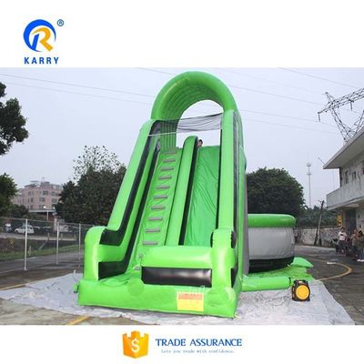 Groene luchtglijbaan met trampoline stijl Free Fall Stunt Jump opblaasbare airbag