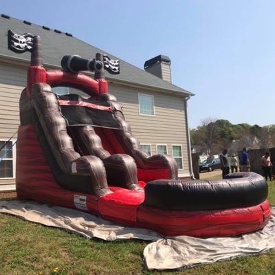 Vermaakwaterparkapparatuur Piratenwaterglijbaan opblaasbaar met zwembad PVC commercieel