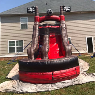Vermaakwaterparkapparatuur Piratenwaterglijbaan opblaasbaar met zwembad PVC commercieel
