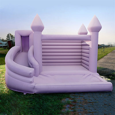 Commerciële kwaliteit PVC opblaasbaar decoratief kasteel met balput en glijbaan