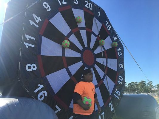 14 leeftijdscategorie Reuzenopblaasbare Darts Interactief sportspel met EN14960-certificering