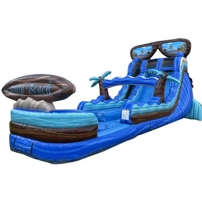 Maak je klaar voor een 40ft opblaasbare waterslider met zwembad en een gigantisch surfbord.
