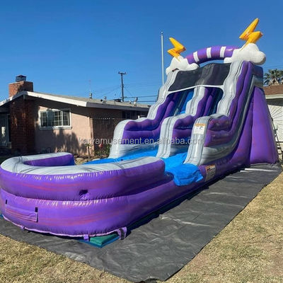 Kinderspelletjes Zomeropblaasbaar waterpark met zwembad en paarse waterslide