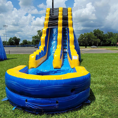Grote commerciële opblaasbare waterslide met zwembad in geel gestreepte ontwerp