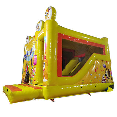 Verbeter je kinderbed met een verjaardagsfeestje met een opblaasbaar kasteelhuis met een schattig puppy thema