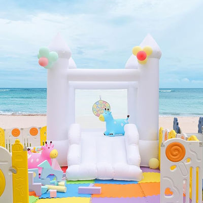 Blower inbegrepen Baby Wit Decoratief PVC opblaasbaar springhuis voor familiefeest
