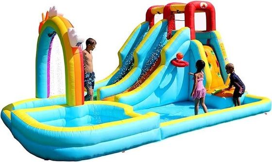 Regenboog water gordijn en rotsklimmen opblaasbaar water dubbele glijbanen park spel voor kinderen