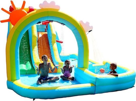 Regenboog water gordijn en rotsklimmen opblaasbaar water dubbele glijbanen park spel voor kinderen